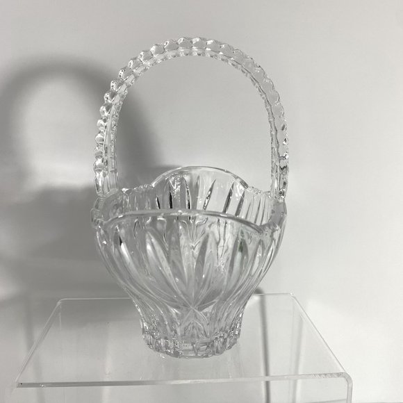 Vintage Pressed Clear Glass Bride Basket Embossed Flowers 7" Tall Wedding Decor - Picture 4 of 12